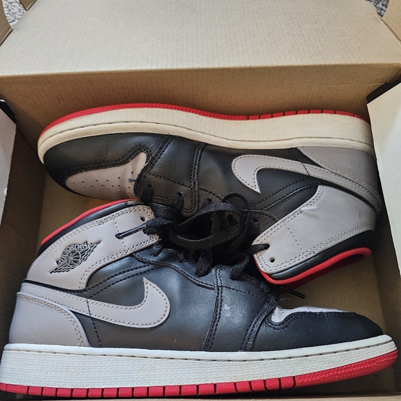 Jordan Black and Gray Mid-Top Sneakers - Picture 6 of 7